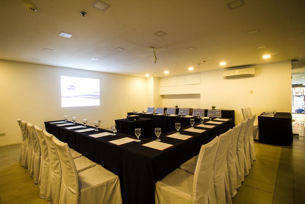 Jade Hotel And Suites Makati City Екстер'єр фото