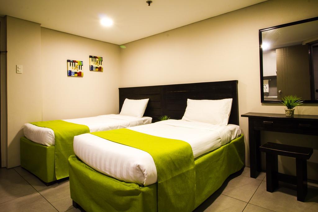 Jade Hotel And Suites Makati City Екстер'єр фото