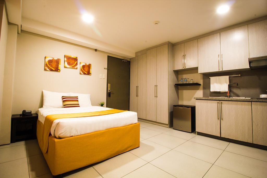 Jade Hotel And Suites Makati City Екстер'єр фото