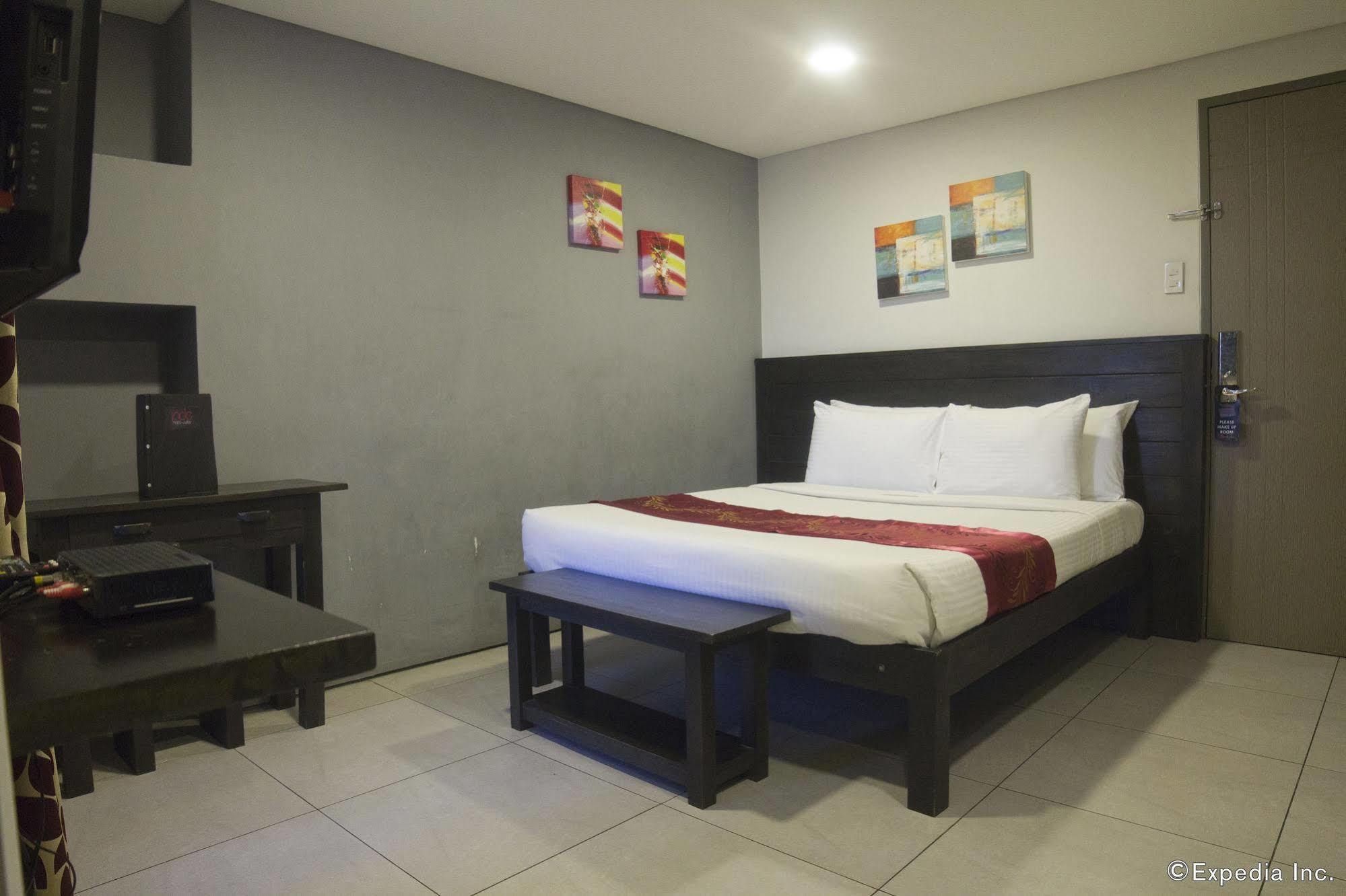 Jade Hotel And Suites Makati City Екстер'єр фото