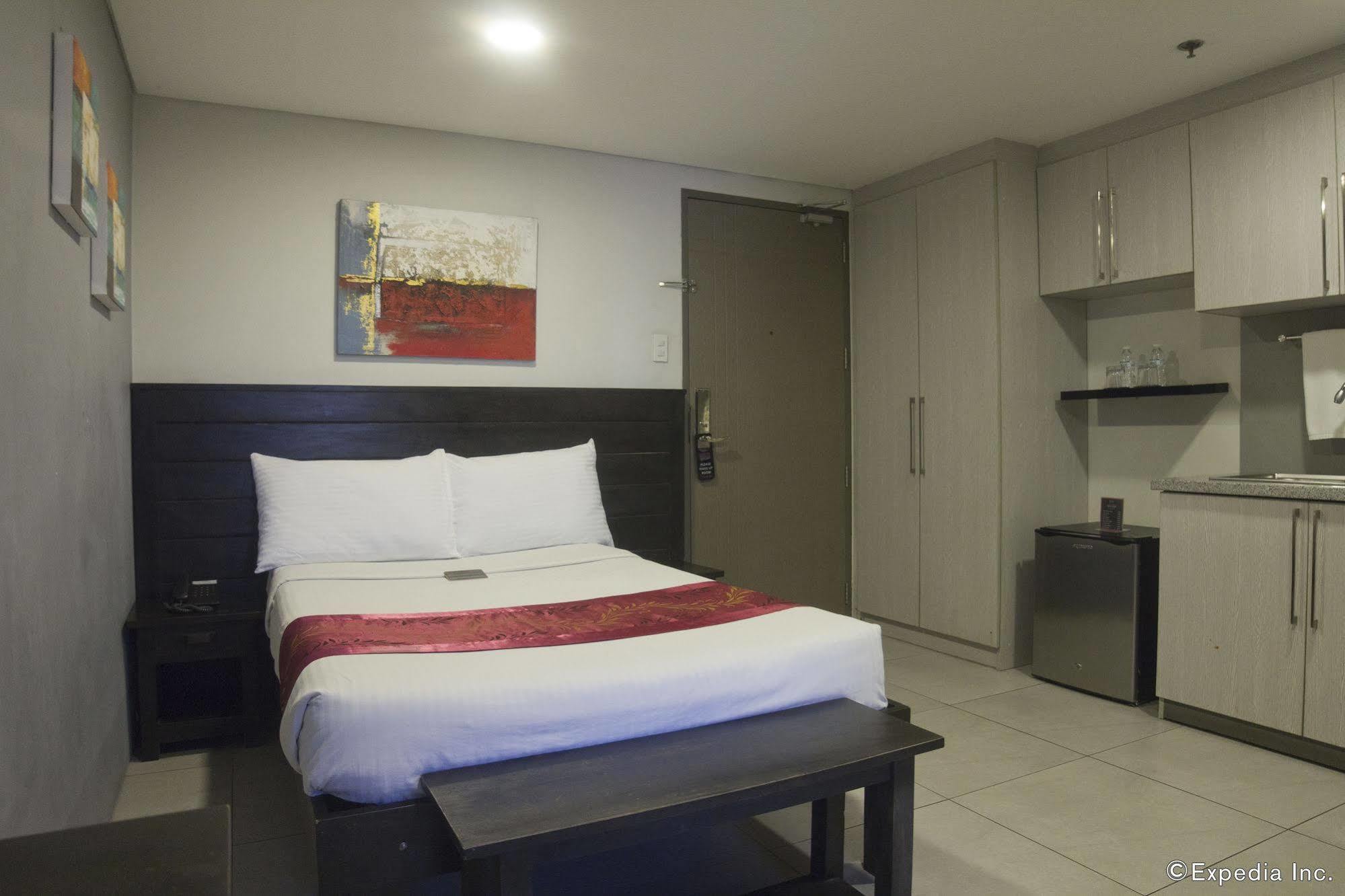 Jade Hotel And Suites Makati City Екстер'єр фото