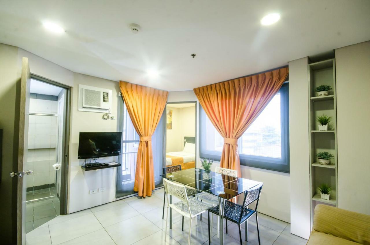 Jade Hotel And Suites Makati City Екстер'єр фото